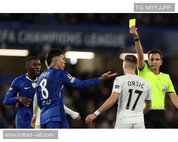 英超激战：那不勒斯狂胜巴萨四球绝杀瞬间引发全场狂欢点评