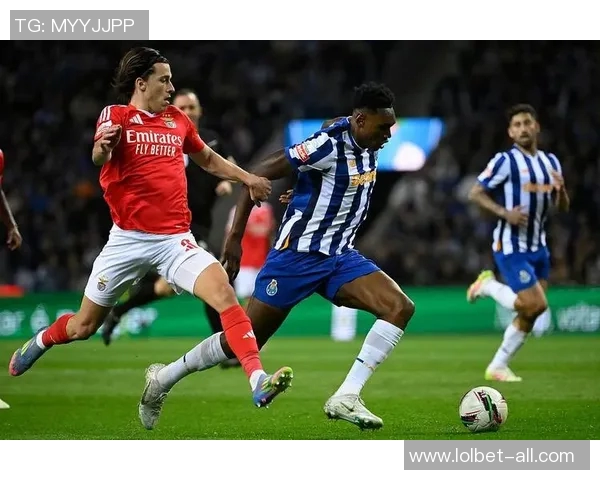 国王杯激战曼联与本菲卡平局点球大战引发全场热烈反响